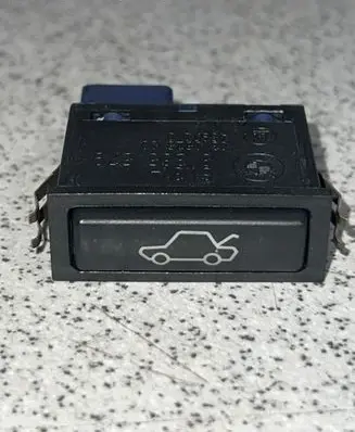Tailgate opening switch