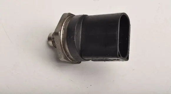 Audi A3 S3 8P Fuel pressure sensor 0261545016