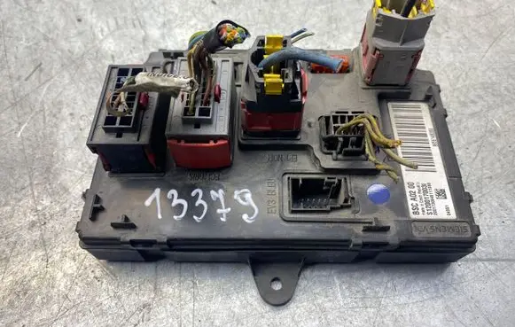 Peugeot 407 Fuse module 9656148080 S1200170031 04351