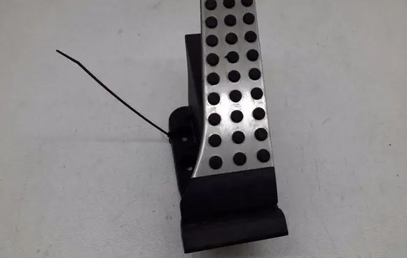 Mercedes-Benz C W204 Accelerator throttle pedal A2043001204