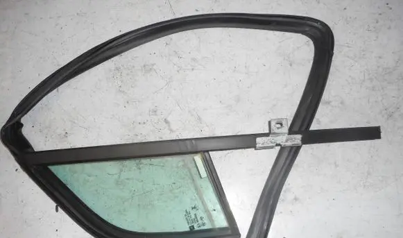 Opel Mokka Front door vent window glass four-door 