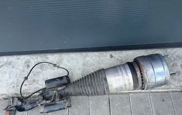 Mercedes-Benz GLC X253 C253 Front shock absorber/damper A2533200201