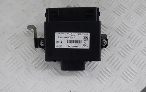 Volkswagen Touareg II Voltage converter/converter module 7PP959663C