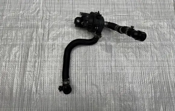 Maserati Grecale Water pump 52115758
