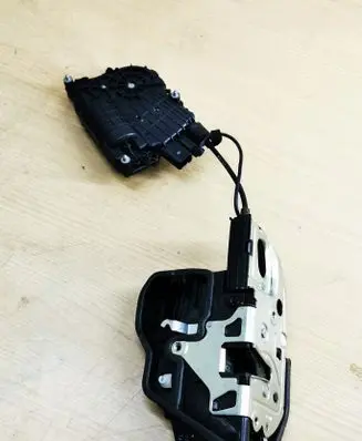 BMW 7 F01 F02 F03 F04 Rear door soft close latching motor 7185687