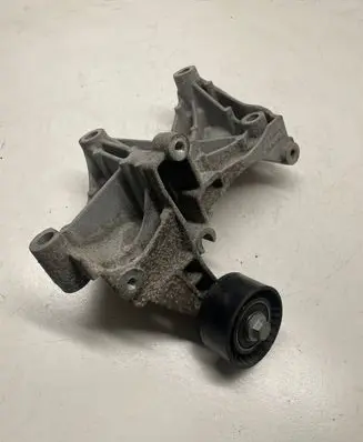 Nissan X-Trail T32 Generator/alternator bracket 117105124R 117105124