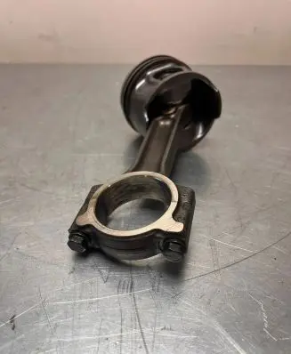 Renault Megane III Piston with connecting rod 7657