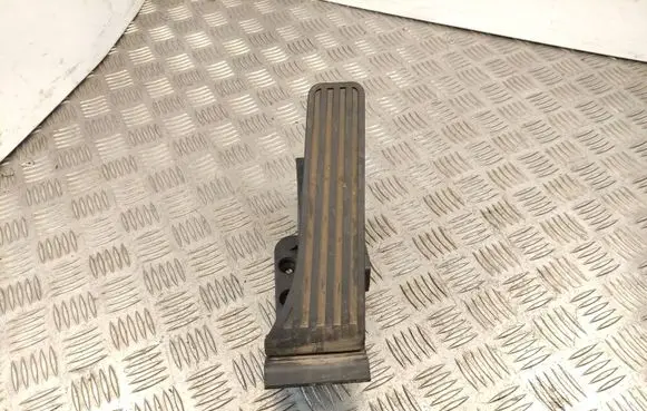 Mercedes-Benz C W204 Accelerator throttle pedal A2223000900 0021 040920