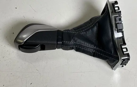 Subaru Outback (BT) Gear lever shifter trim leather/knob 