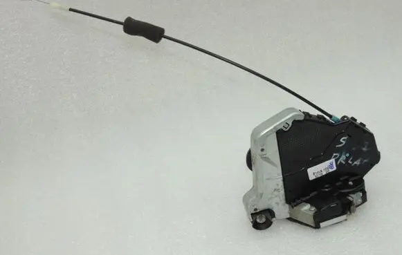 Suzuki Grand Vitara II Front door lock 8221065J21