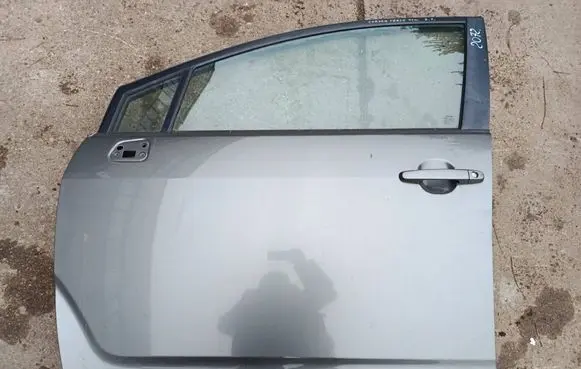 Toyota Corolla Verso E121 Front door 