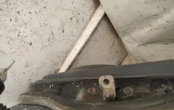 KIA Sorento Rear door check strap stopper