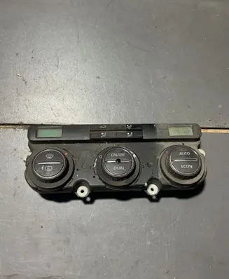 Volkswagen PASSAT B6 Climate control unit 74677530