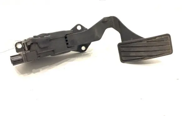 Accelerator throttle pedal
