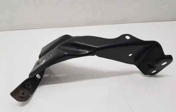 Audi A4 S4 B7 8E 8H Fender mounting bracket 8E0821135C
