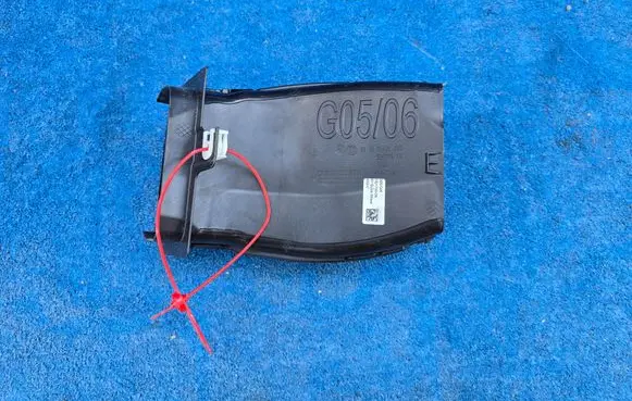 BMW X5 G05 Intercooler air guide/duct channel 7421700