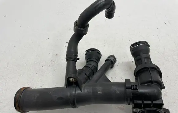Volkswagen Touran III Engine coolant pipe/hose 04L121026AE
