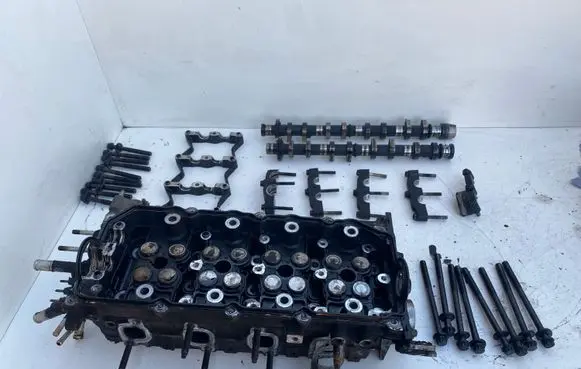 Toyota Avensis T220 Engine head 