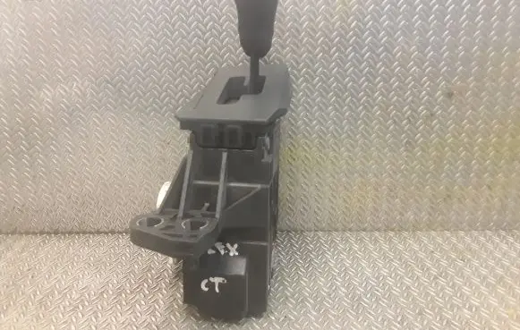 Lexus CT 200H Gear selector 75C832RHD
