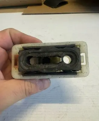 Peugeot 308 Radiator mount bracket 9800613580