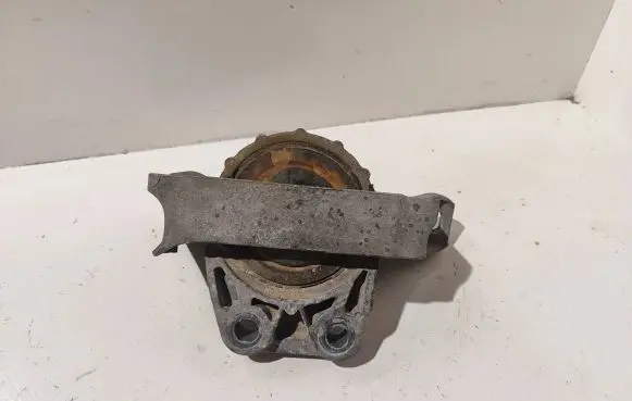 Volvo V50 Engine mount bracket