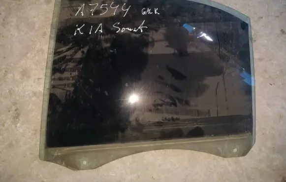 KIA Sorento Rear door window glass