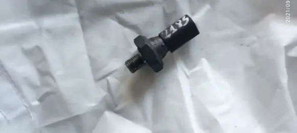 Volkswagen Sharan Oil pressure sensor 