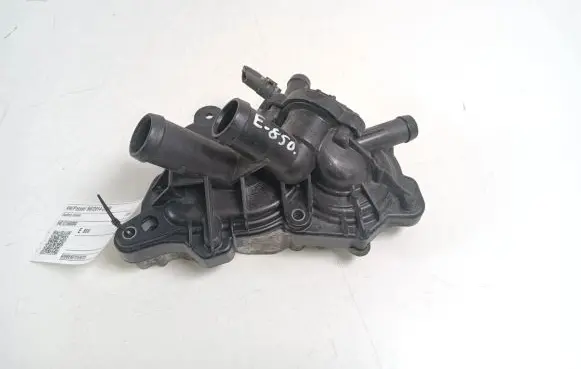 Volkswagen PASSAT B8 Water pump 04E121600BG