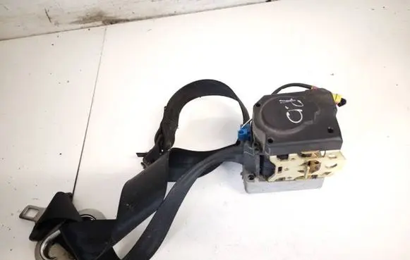 Volkswagen Golf IV Front seatbelt 1j0857706j