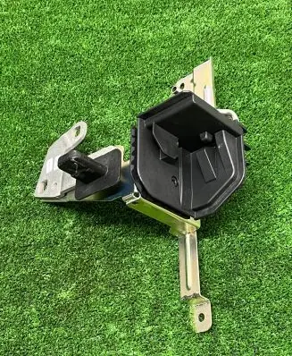 BMW 3 G20 G21 Parcel shelf load cover mount bracket 7450730