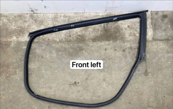 Maserati Ghibli Front door rubber seal