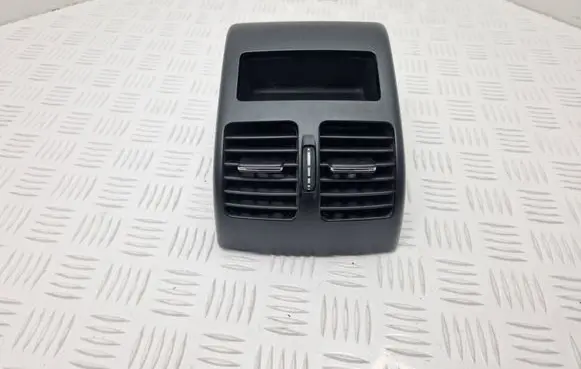 Rear air vent grill