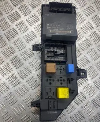 Opel Vectra C Fuse module 13181983 518721204 13199492