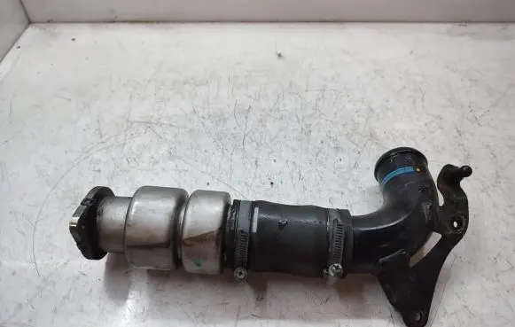 Volvo V70 Air intake hose/pipe AV616C750AE