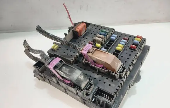 Volvo S60 Fuse module 8676391 04W324 12217799