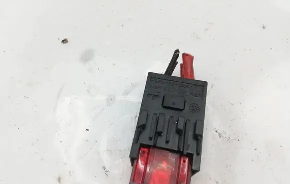 BMW 5 E39 Fuse 611383736799 8373679