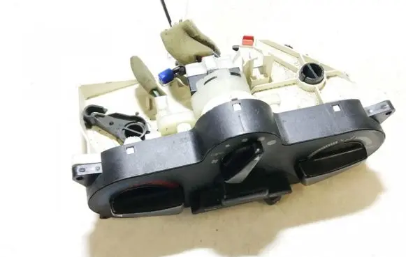 Mitsubishi Carisma Climate control unit