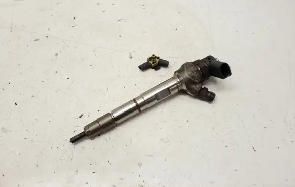 Volkswagen Jetta VI Fuel injector 0445110469 04L130277AC