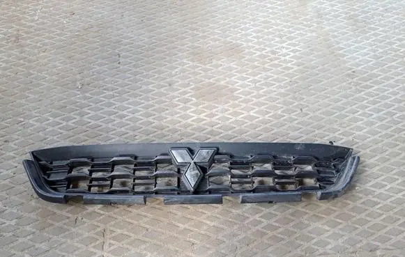 Mitsubishi ASX Front bumper upper radiator grill 6402A318