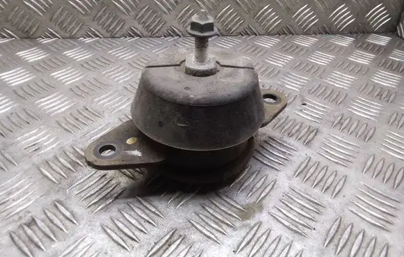 Nissan Leaf I (ZE0) Engine mount bracket