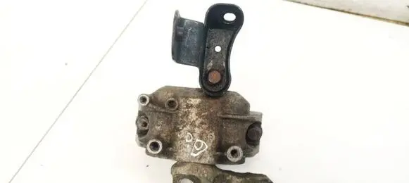 Engine mount bracket