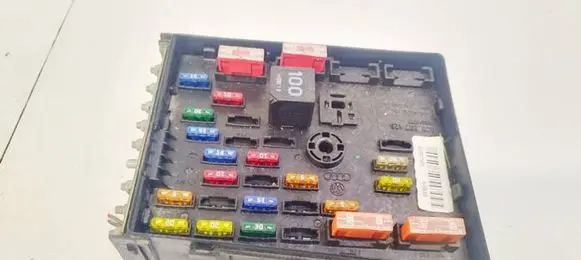 Volkswagen PASSAT B6 Fuse box set 3C0937125 63592777