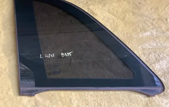 Mercedes-Benz B W245 Rear side window A1696700912