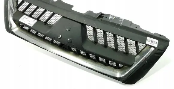 Mitsubishi Pajero Front bumper upper radiator grill 5844940