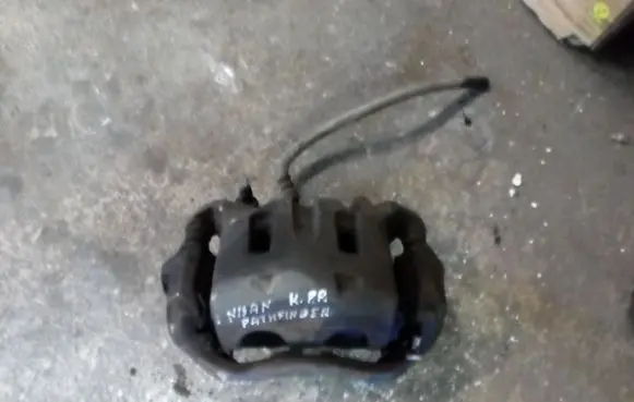 Nissan Pathfinder R51 Front brake caliper