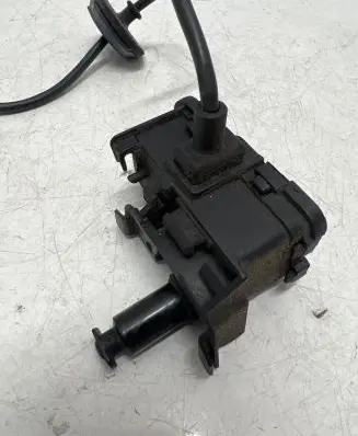 Volkswagen Polo V 6R Fuel tank cap lock motor 6R0810773F