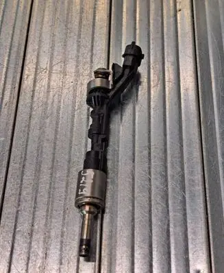 Ford Fiesta Fuel injector CJ5G9F593AB
