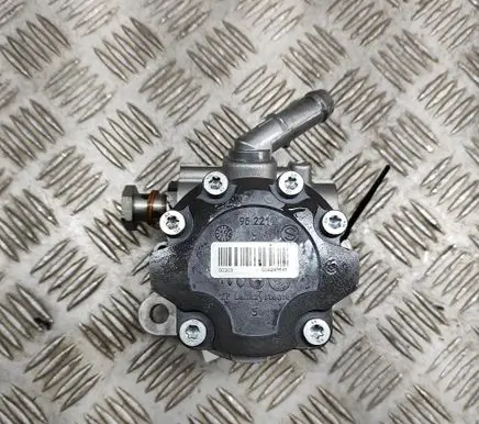 Iveco Daily 6th gen Power steering pump 7693955604 504243641