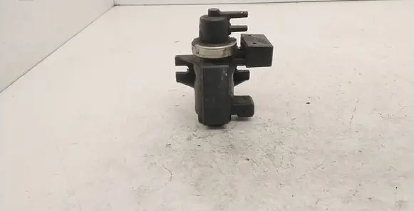 BMW 5 E39 Turbo solenoid valve 72279600 2247906 99T111