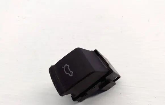 Volkswagen PASSAT B5.5 Tailgate opening switch 1J0959831A